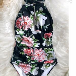 Cupshe 1 piece bathing suit